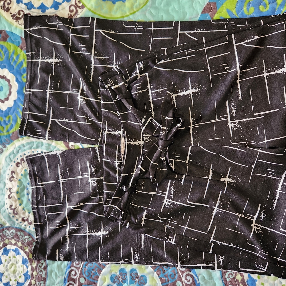 Black and White Wide Leg Pants - Picture 8 of 8